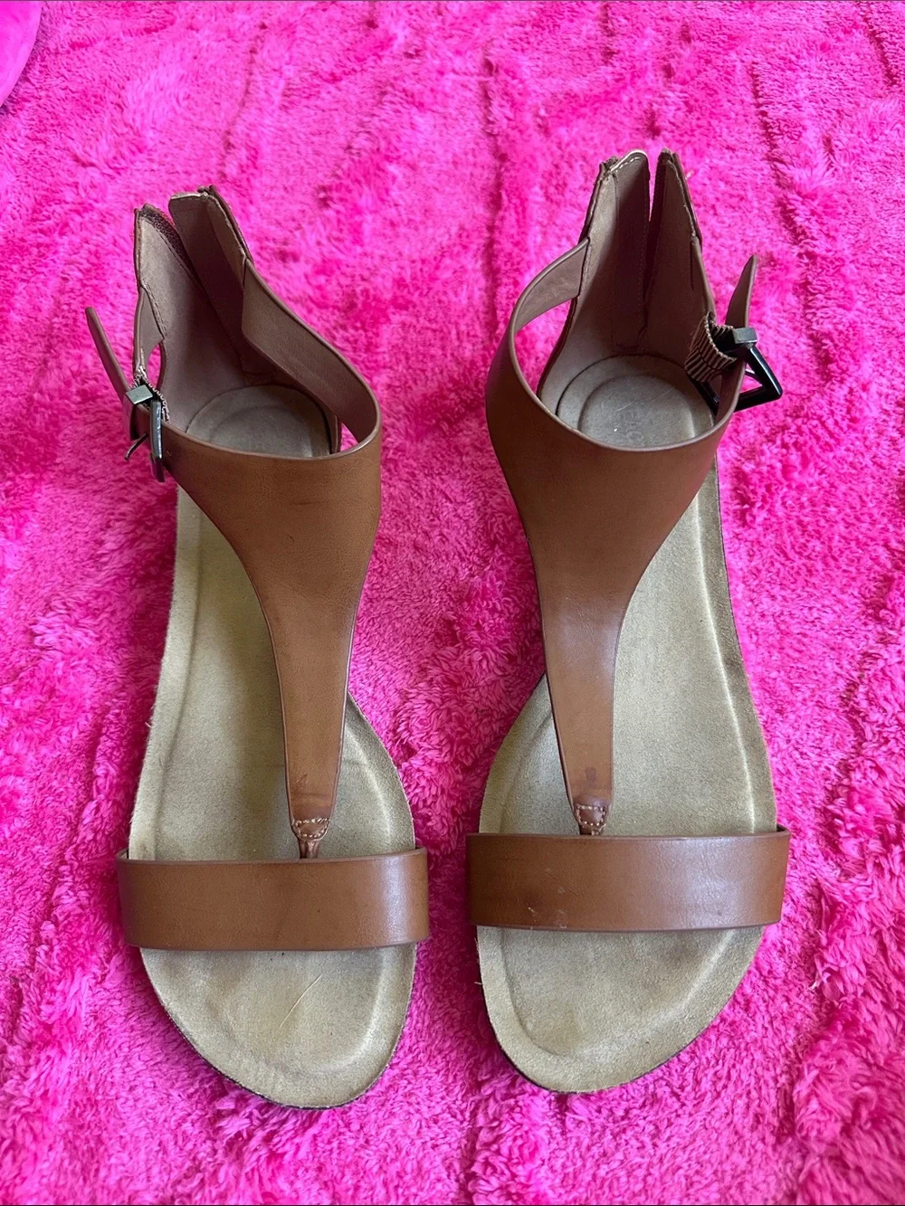 Kenneth Cole Reaction Brown T-Strap Sandals with Ankle Buckle
